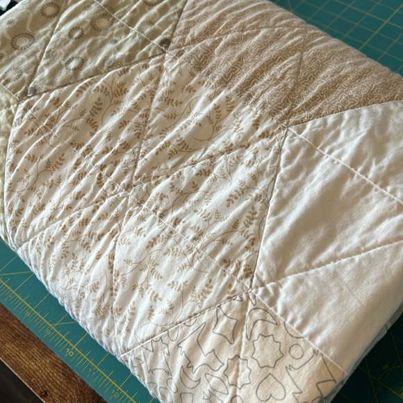 NWT Handmade hexagon neutrals throw quilt - Picture 5 of 7